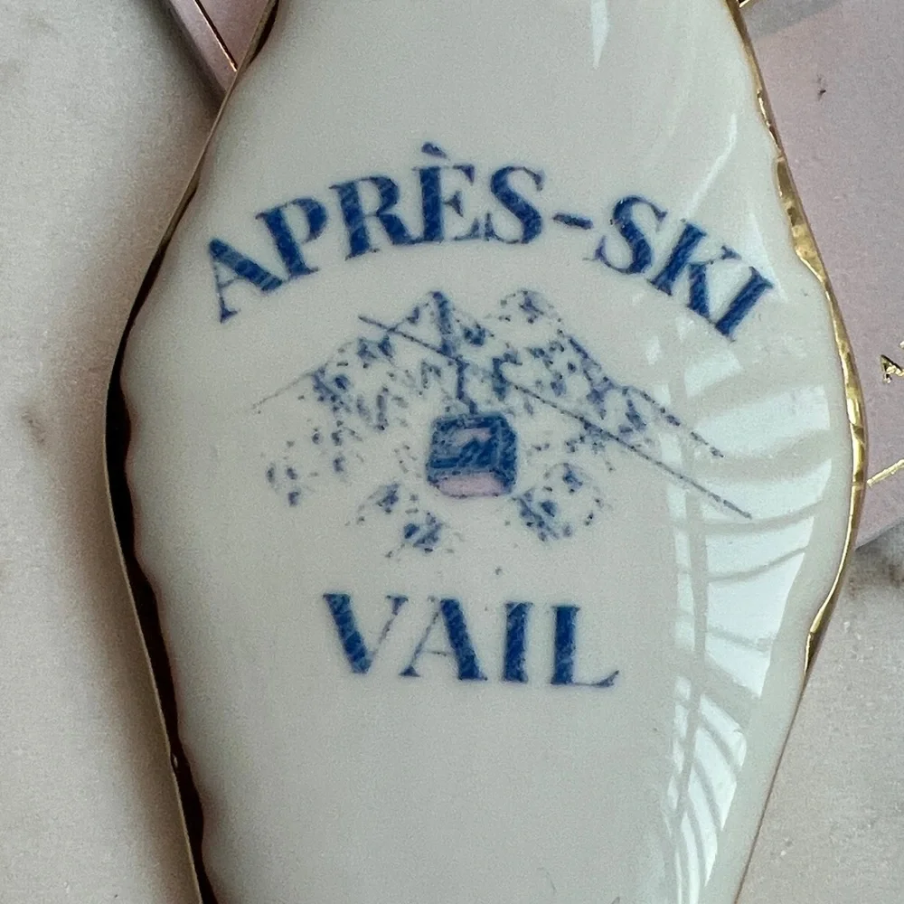 Anthropologie Gold and White Après-Ski Key Holder - Picture 4 of 11